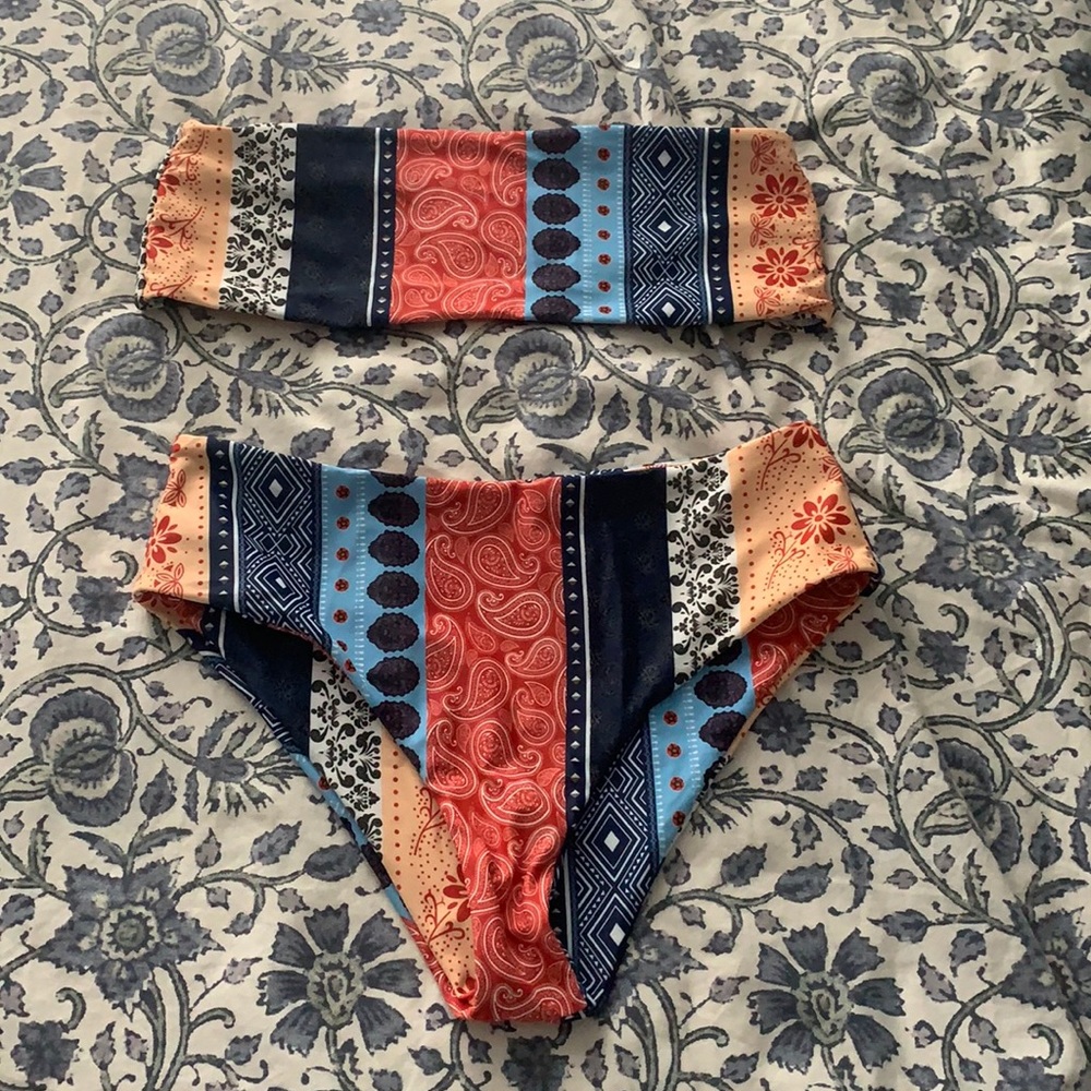 Size small bandeau patterned bikini